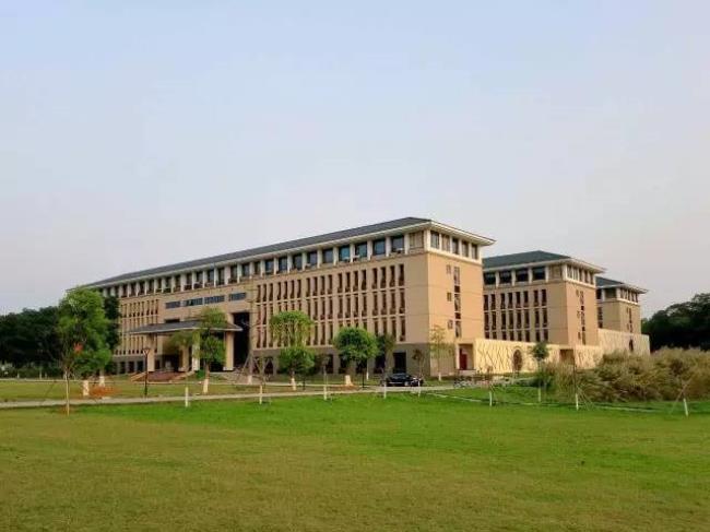 广东财经大学是985还是211学校