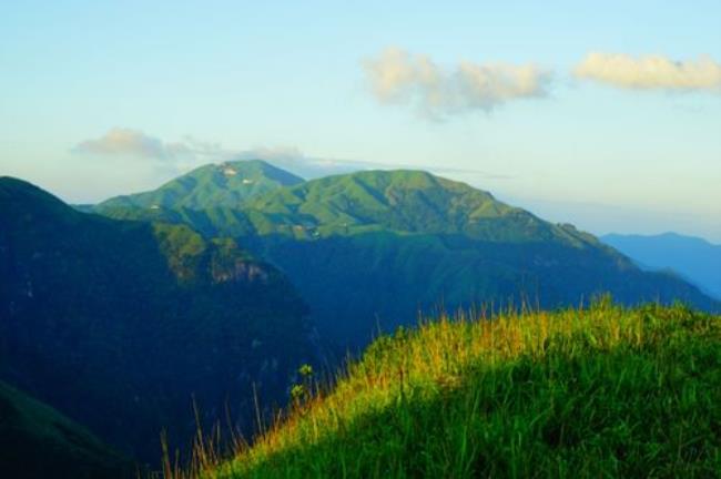 太阳出来爬山坡原唱完整版女唱