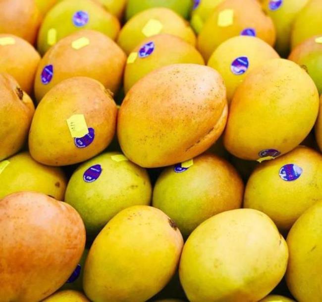 为什么超市里的芒果都是金黄的