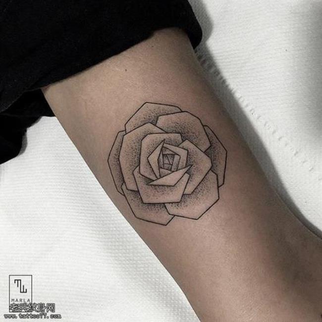 刺青玫瑰图案代表什么