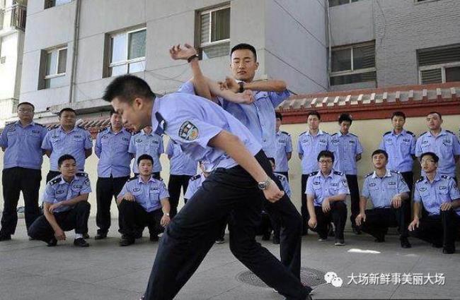 初中学历辅警怎么转正