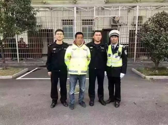 保安戴辅警警号犯不犯法