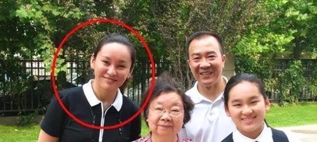 侯耀文为什么与原配离婚