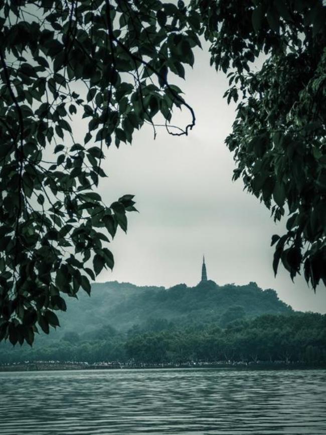 写杭州宝石山的古诗