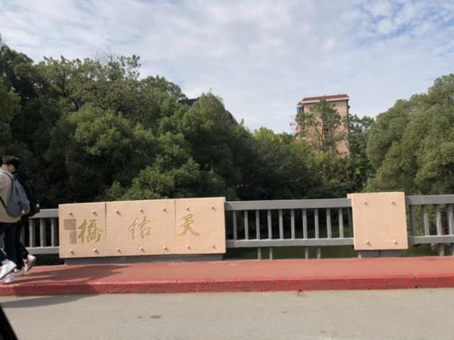 华东交通大学为什么受欢迎