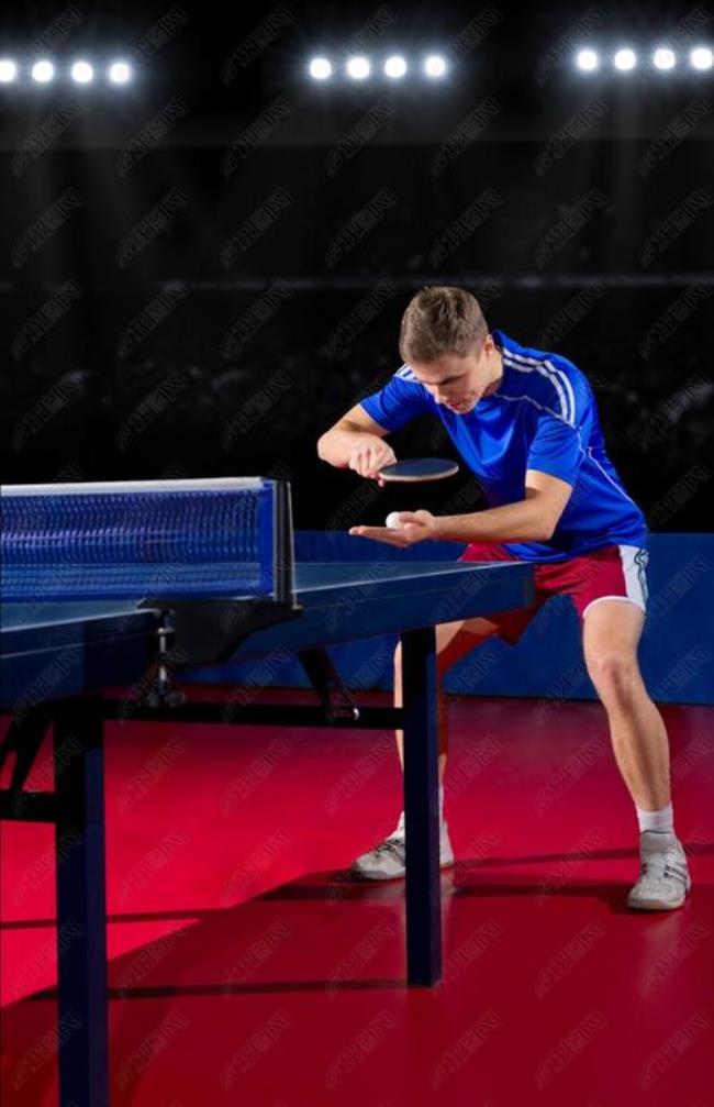 乒乓球运动员准备动作怎么描写