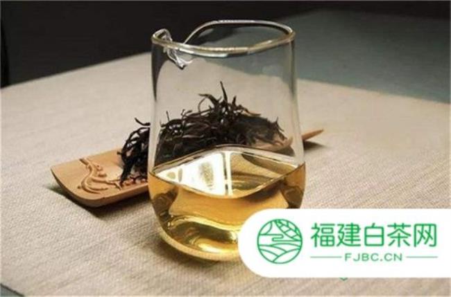 茶多酚溶于水是什么颜色