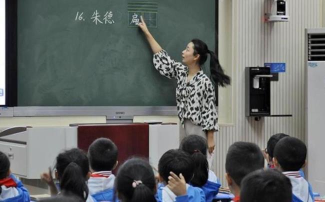 体育生毕业后可以当小学老师吗