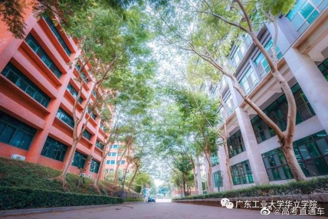 广州华立学院是公立还是私立