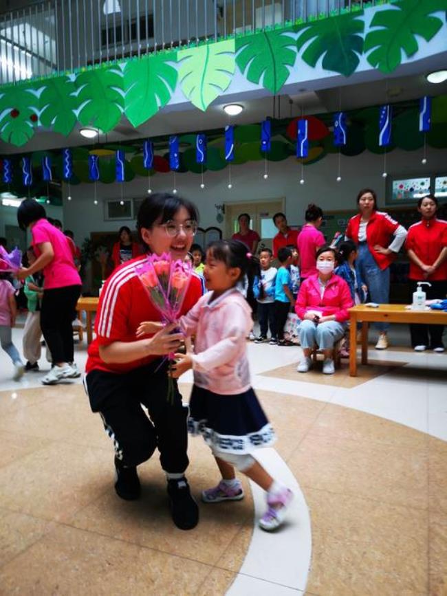 幼儿表演完节目老师夸赞的话