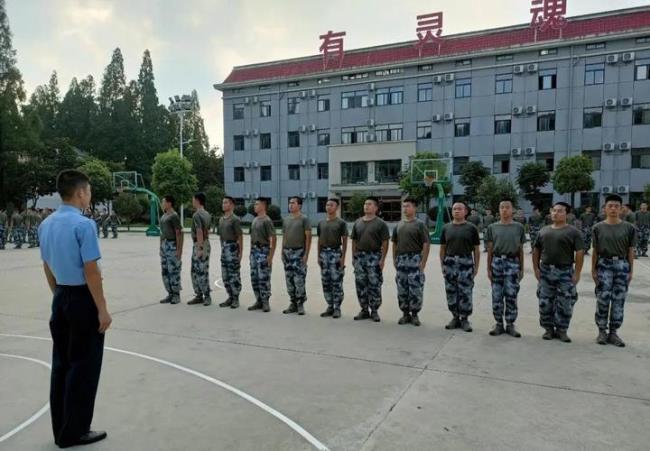 南京空军气象学院是士官学校吗