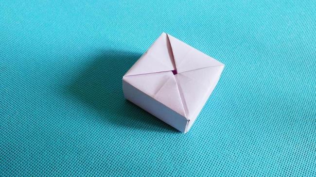 如何用长方形纸折纸盒子