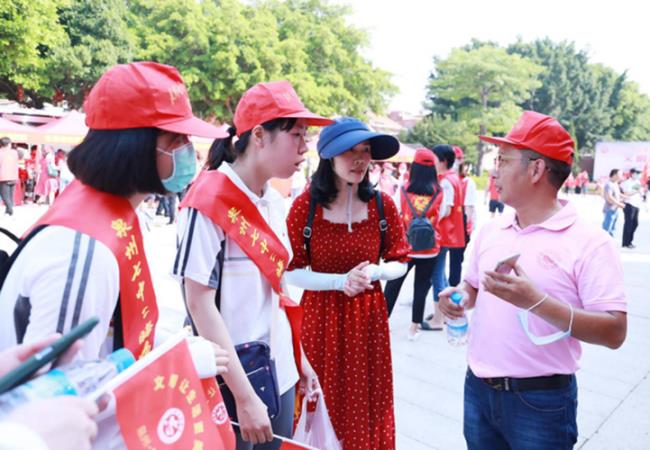 高中学生去做志愿者怎么报名