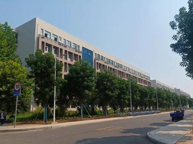 河南科技大学开元校区面积