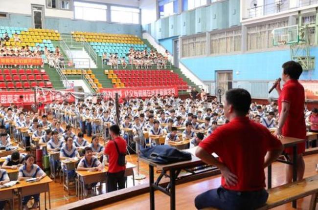 佛山十四中学是什么时候建的