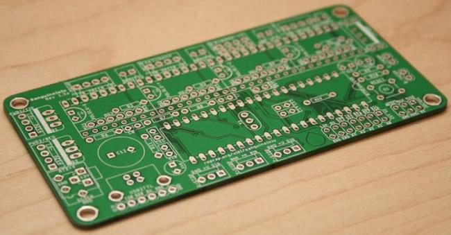 pcb板制作中过孔塞油是怎么弄的