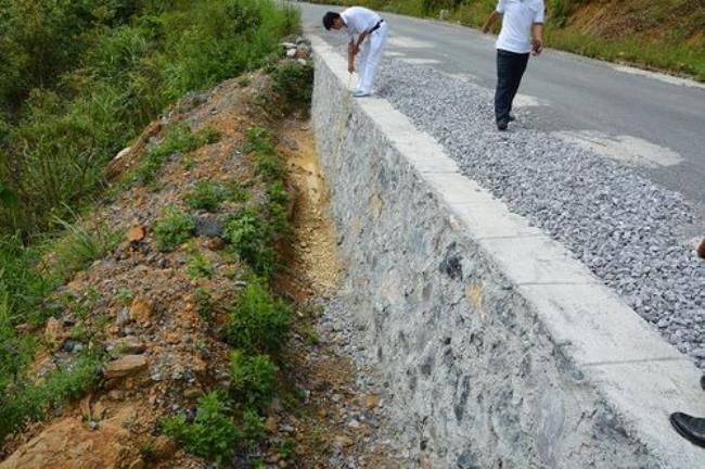 乡村道路堵塞哪里管