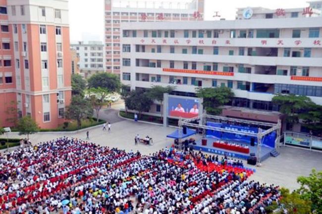 高州第一技工学校有多少学生