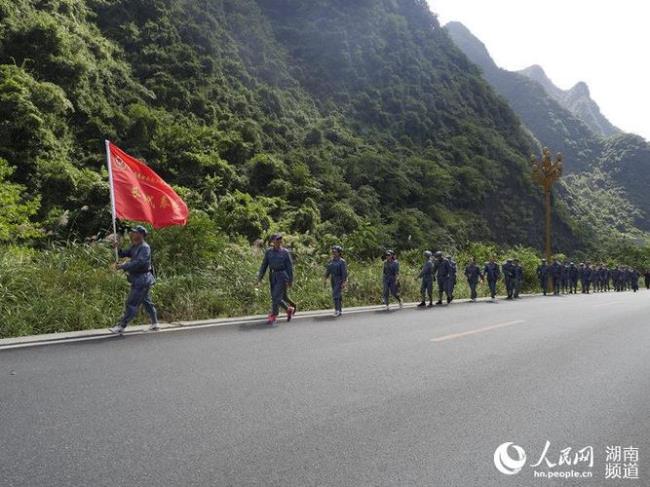 重走长征路是什么意思