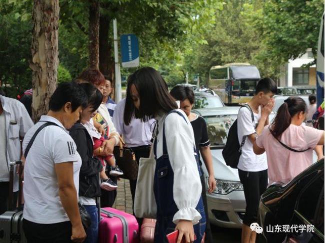 山东现代学院学生每周有双休吗