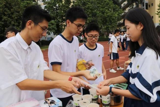 东华中学有多少学生