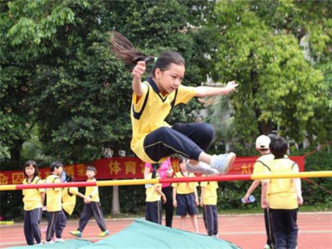 高中生背越式跳高一米五难吗