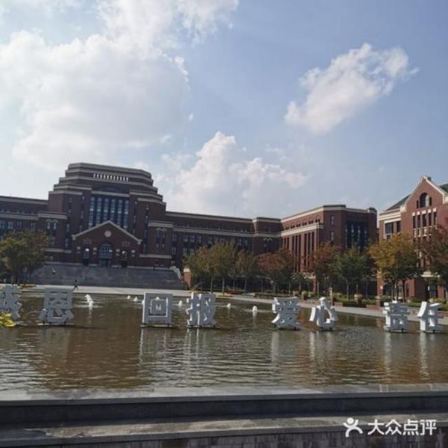 上海建桥学院是哪个镇