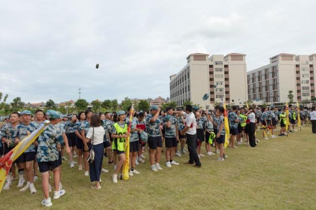 惠州南山学校好还是光正学校好