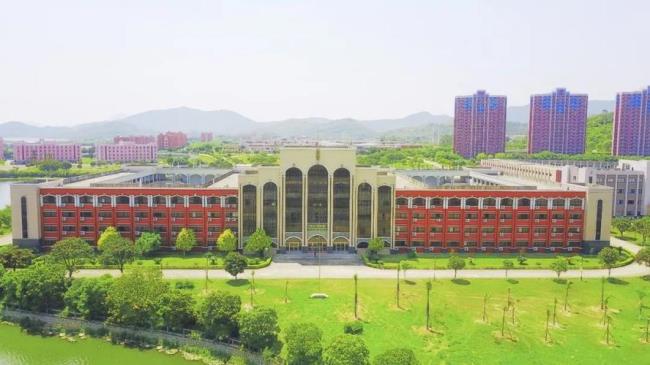 仰恩大学和三江学院哪个好