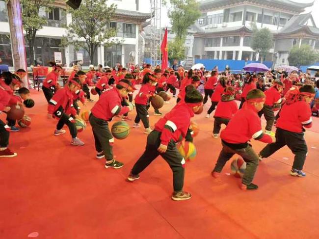 6岁男孩学中国舞好还是打篮球