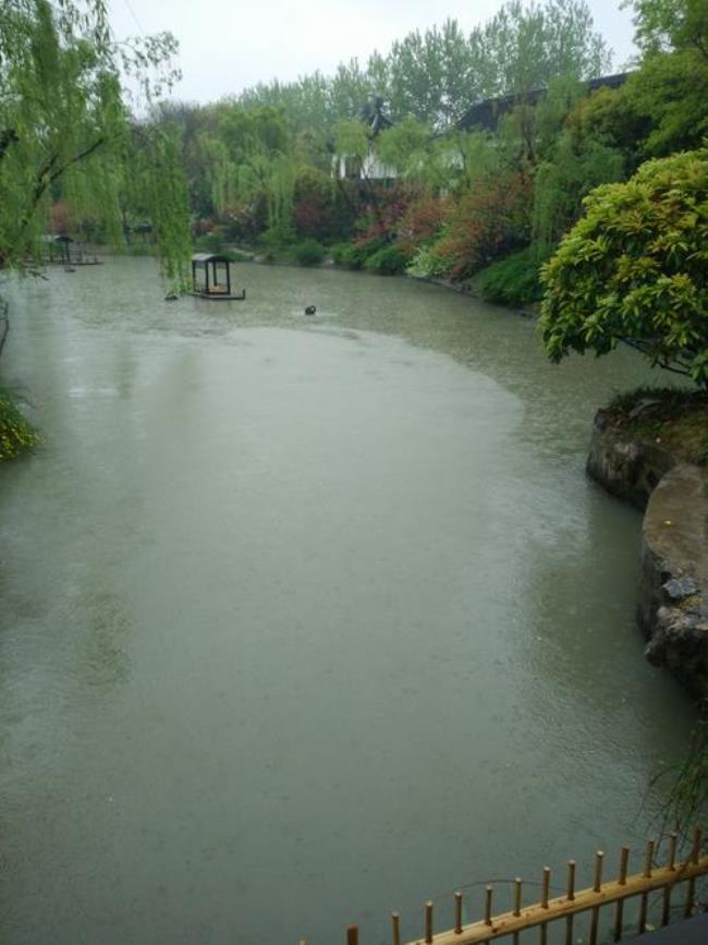 烟雨蒙蒙的意思