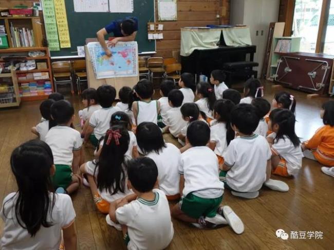 日本幼儿教师专业发展的历程