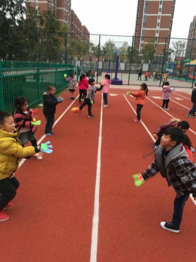 小学生游戏户外互动