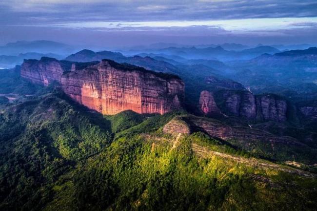 丹霞山和泰山哪个好