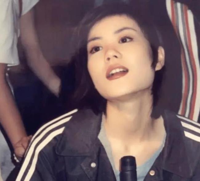 好声音王靖雯是王菲的女儿吗