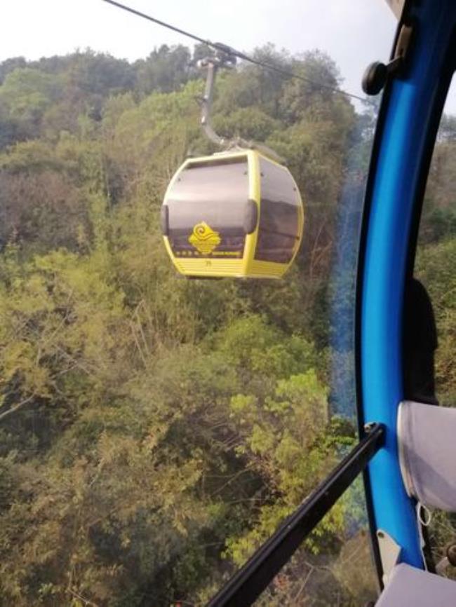 广州白云山下山怎么坐缆车