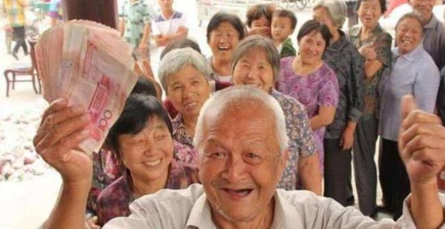 山东省退休满70岁高龄补贴多少