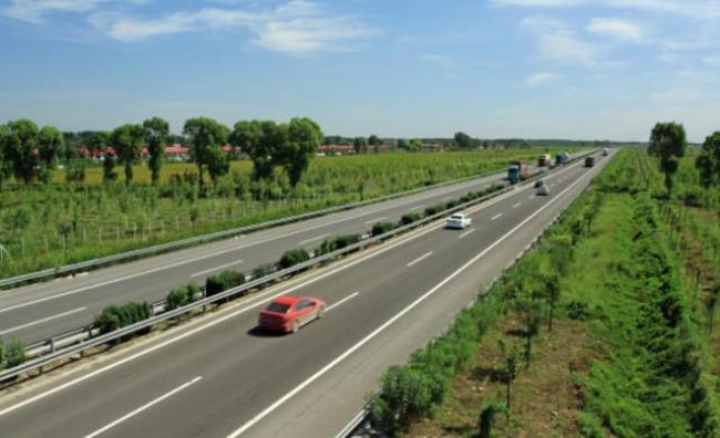 依若高速公路沿途风景