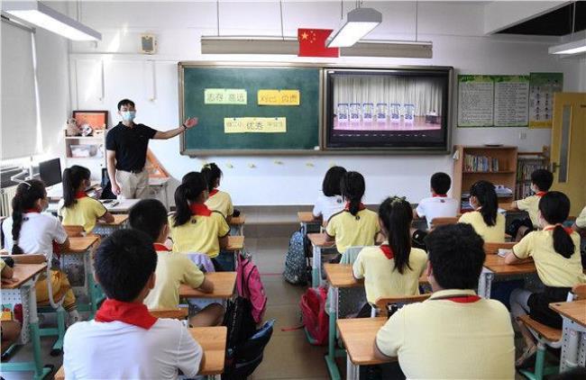 初中小学都是统一9月1日开学的么