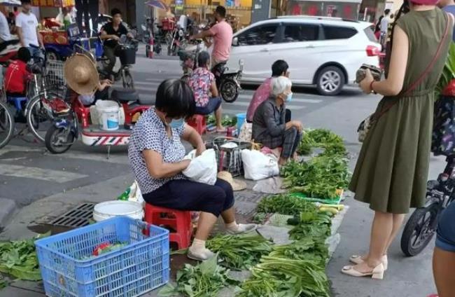 自贡市有几街可以摆地摊