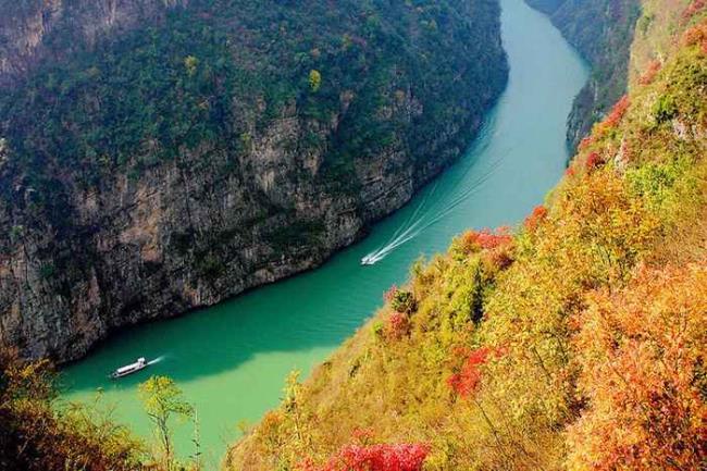 长江三峡的两岸宽度