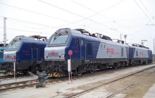 中国第一列电力机车奔腾号
