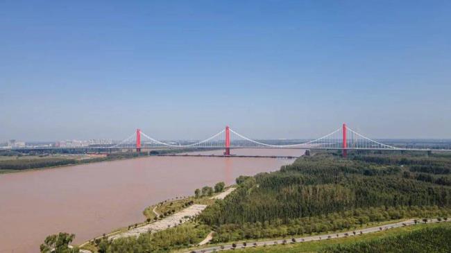 济南第一座黄河大桥建于几几年