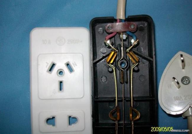 电线中间怎么接一个插座