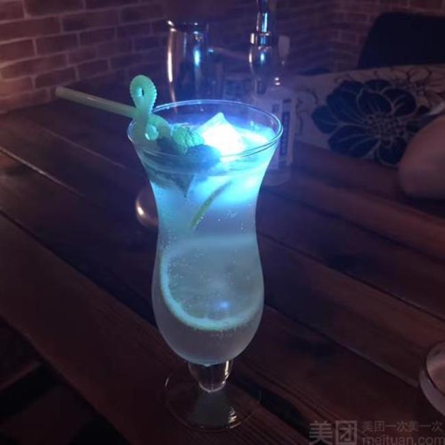 鸡尾酒蓝色心情什么意思