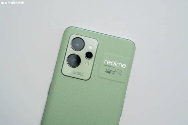 realmegt2和gt2pro哪个值得入手