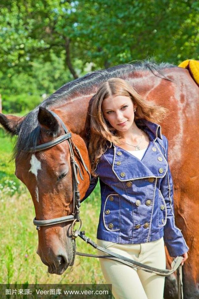 青春期女孩可以骑马不