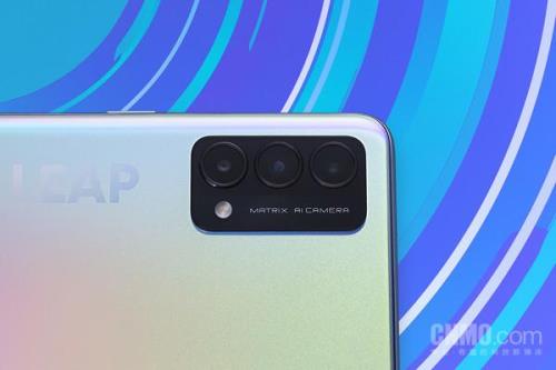 realme q3pro狂欢版摄像头是什么牌子的