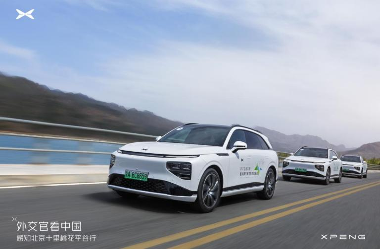 十四国驻华使节和外交官试驾小鹏汽车，为中国智能电动汽车点赞