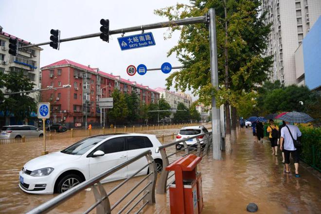 北京强降雨已致11人遇难，包括1名消防员，另有27人失联“应撤尽撤”，多地开始泄洪，这些人要立即转移